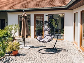 Čierne závesné kreslo KOKON so stojanom