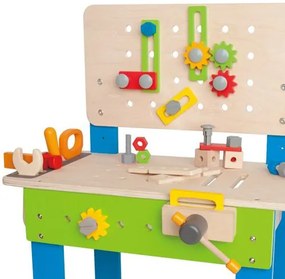 Pracovný stôl s náradím