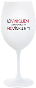LOVÍNKUJEM A POTOM NA TO HOVÍNKUJEM - biely pohár na víno 350 ml