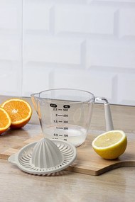 Plastový džbán s odmerkou a odšťavovačom 0,5 l svetlobéžová