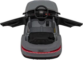 Ramiz Audi SQ8 vozidlo Sivá