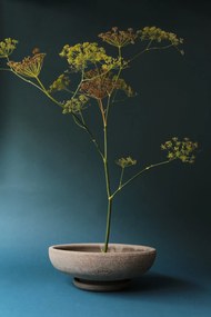Malý kvetináč Ada s podstavcom 30 cm sivý