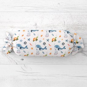 Biante Detský vankúš valec bonbon Sandra SA-660 Modré veľryby a morské zvieratká na bielom 15x40 cm