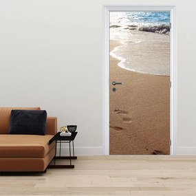 Fototapeta na dvere - Stopy v piesku a more (95x205cm)