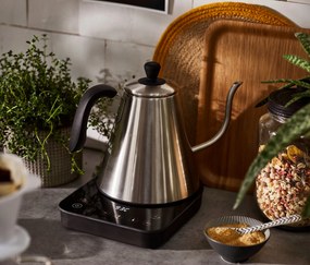 Elektrická kanvica s labutím hrdlom