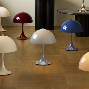Louis Poulsen Prenosná lampa Panthella 250 Opal Pale Blue
