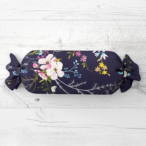 Biante Vankúš valec bonbon Sandra SA-557 Modro-ružové kvety na tmavo modrom 15x40 cm