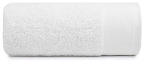 Hladký uterák JULITA v bielej farbe s jemným detailom na okraji