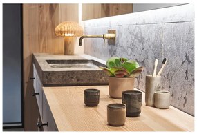 Vonná sviečka doba horenia 30 h Iris Spicy Sandalwood – Villa Collection