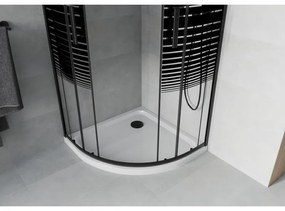 Mexen Rio, štvrťkruhový sprchovací kút s posuvnými dverami 90(dvere) x 90(dvere) x 190 cm, 6mm číre sklo s pásikmi, čierny profil + biela sprchová vanička Slim, 863-090-090-70-20-4110B