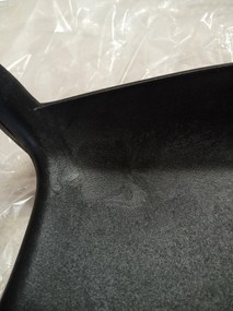 AKCIA Čierna plastová stolička KATO II. akosť