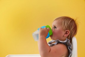 360° netečúci učiaci hrnček 250 ml - modrá/zelená