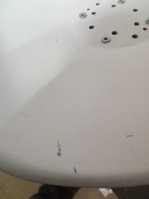 AKCIA Bielo-čierna stolička BALI MARK s čiernymi nohami II. akosť