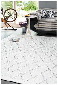 Biely vzorovaný obojstranný koberec Narma Vao, 140 × 200 cm