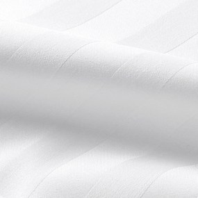 Goldea sviatočný hranatý damaškový obrus - biele saténové prúžky 140 x 220 cm