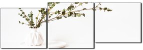 Obraz na plátne - Vetva eukalyptu v bielej váze na bielom pozadí - panoráma 5272E (120x40 cm)