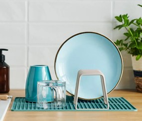 Odkvapkávač na riad so silikónovou podložkou