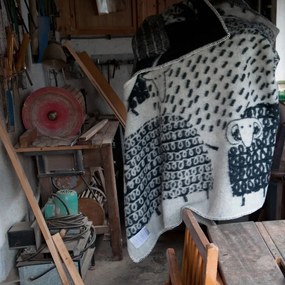 Vlnená deka Päkäpäät 130x180, čierna