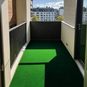 Betap, Umelá tráva Sporting Ultra metrážny- neúčtujeme odrezky z role, spodná časť bez nopov (na mäkké podklady), šíře 4m,na mieru, neúčtujeme odrezky, zelená