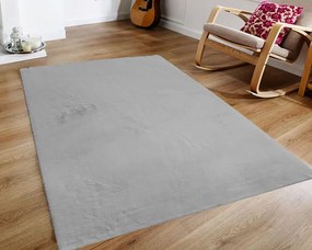 Koberec Cozy 1453 GREY – sivý obdĺžnikový koberec zo 100% polyesteru Rozmer: 200x290 cm