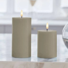 SIRIUS Vosková LED svíčka Sille, světlá šedá, 7,5 x 12,5 cm