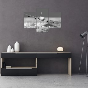 Obraz - Lietadlo v oblakoch, čiernobiele (90x60 cm)