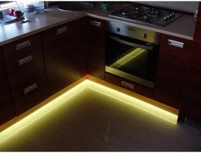 Optonica sada 5m RGB LED pásik vodeodolný 54 SMD3528/m, 4.8W/m, IP65 + zdroj + RGB ovládač
