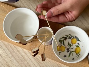 Sada porcelánových tapas misiek na drevenom podnose