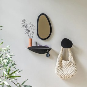 Čierny kovový nástenný vešiak Mani – Spinder Design