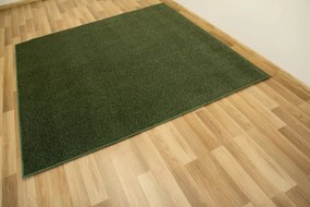 Metrážny koberec Liberty New 40 zelený / čierny