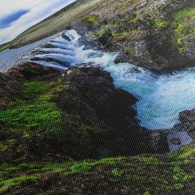 Obraz vodopádu medzi skalami (70x50 cm)