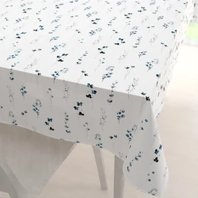 Biante Bavlnený obdĺžnikový obrus Sandra SA-398 Modré kvietky s motýlikmi 140x220 cm