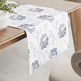 Biante Bavlnený behúň na stôl Sandra SA-090 Modré popínavé kvety na bielom 45x120 cm