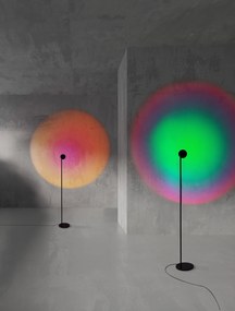 LED čierna stojaca lampa Irida so šošovkami
