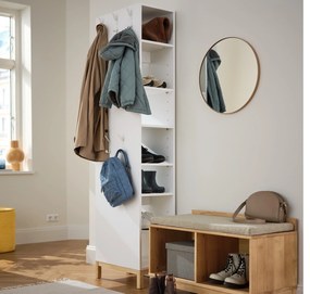 Polica na topánky so šatníkovou skriňou