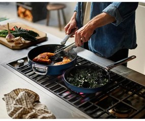 Panvica s keramickým povrchom ø 28 cm Space – Joseph Joseph