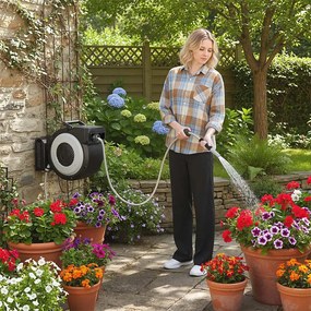 Nástenná automatická navíjacia záhradná hadica