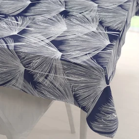 Biante Bavlnený obdĺžnikový obrus Sandra SA-414 Biele abstraktné páperie na modrom 80x120 cm