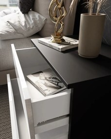 NOČNÝ STOLÍK MARION III LED ČIERNY + BIELE ŠUPLÍKY VYSOKÝ LESK BEZUCHYTKOVÝ