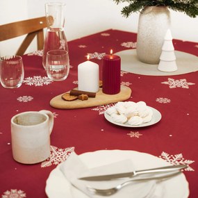 Goldea vianočný hranatý obrus 100% bavlnené plátno - snehové vločky na červenej 80 x 80 cm