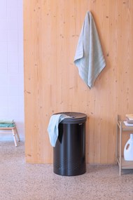 Kôš na bielizeň 60 l Brabantia s čiernym poklopom biely
