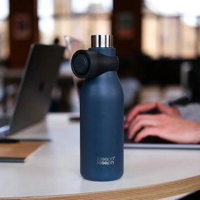 Tmavomodrá cestovná antikoro fľaša 500 ml Loop – Joseph Joseph