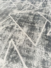 Koberec Creante 55064 GREY – sivý obdĺžnik s geometrickým vzorom Rozmer: 80x150 cm