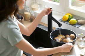 Hansgrohe Zesis M33, páková kuchynská batéria 160, vyťahovacia sprška, 2jet, čierna matná, HAN-74822670