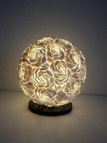 Stolná lampa biela, guľa z pravých mušlí, ručná práca