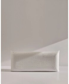 Anatomický vankúš s výplňou z pamäťovej peny 33x70 cm Sasa – Kave Home