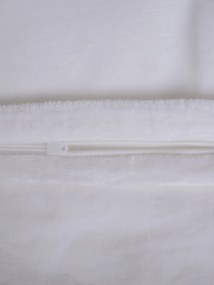 Obliečka na vankúšik mikroplyš Exclusive 50 × 70 cm - Laura biela
