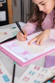 Artissimo – XXL návrhárska dielňa s LED svetelnou podložkou – trendy outfity