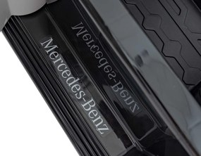 Detské autíčko s elektrickým pohonom 4x4 Mercedes Benz EQG - čierne