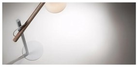 Biela stolová lampa z masívu akácie s textilným tienidlom (výška 65 cm) Kosta – Kave Home